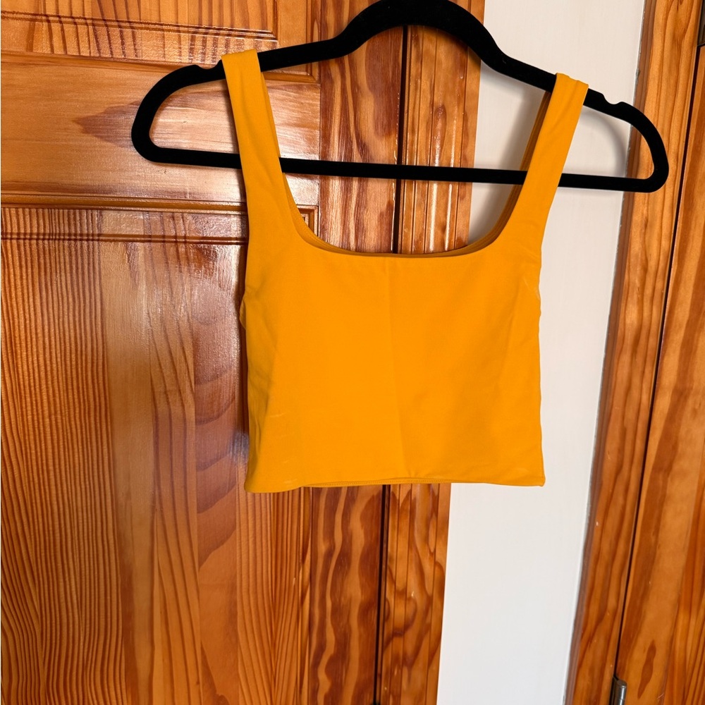 Aritzia Babaton Sculpt Knit Cropped Tank